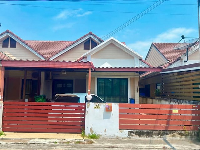 ให้เช่าบ้านแฝดมันตรา 2 นาป่าชลบุรี บนเนื้อที่ 33.5 ตรว. 2นอน1น้ำ1ครัว 2จอดรถ