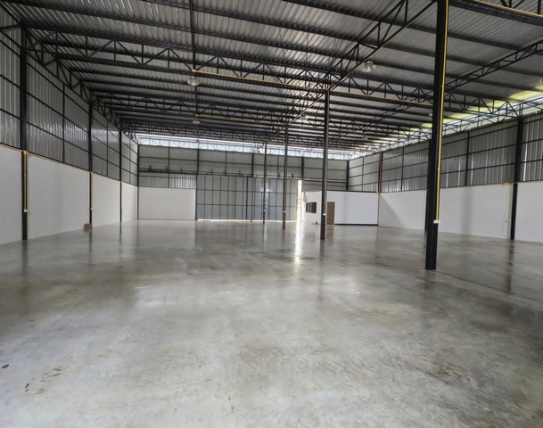 ให้เช่าโกดังสร้างใหม่พร้อมสำนักงาน ถนนนิมิตรใหม่ รถใหญ่ 6-10 ล้อเข้าได้  เข้าซอยเพียง 50 เมตร 