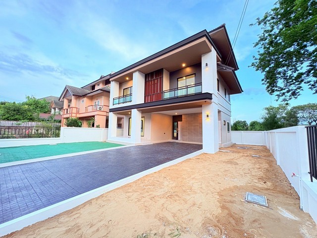 ดิเอมเมอรัลด์การ์เด้น ทวีวัฒนา  บ้านมือสองตกแต่งใหม่   บนทำเลศักยภาพเชื่อมต่อหลายเส้นทาง