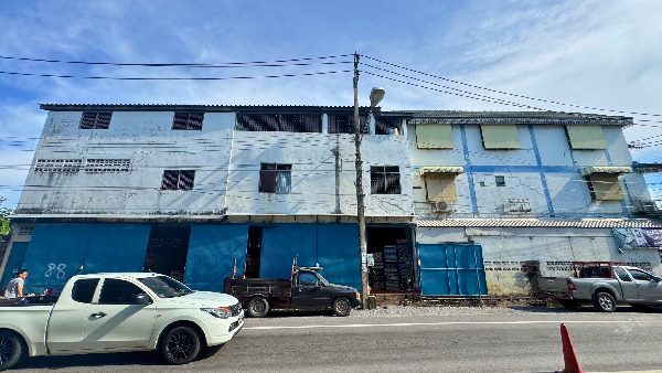 ขายอาคารพาณิชย์ 3 ชั้นพร้อมโกดังเก็บสินค้า พื้นที่กว่า 52.8 ตารางวา ตำแหน่งหัวมุมถนนใหญ่ประชาอุทิศ และ ซอยประชาอุทิศ 99