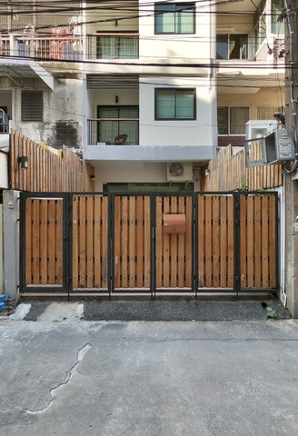 ให้เช่าอาคารพาณิชย์4ชั้นย่านนานาสุขุมวิทซอย4พระราม4 เหมาะทำโฮลเทล ใกล้BTSนานาMRTคลองเตย One Bangkok