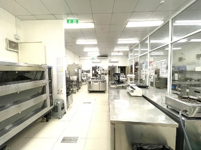 เซ้ง-เช่า Cloud Kitchen 2 ชั้น ทำเลดี ครัวกลาง BTS ทองหล่อ 900ม.402ตร.ม. 102ตร.วา. 5นอน 5น้ำ รร.นานาชาติ บางกอกเพรพ 0.5 กม. โกดัง