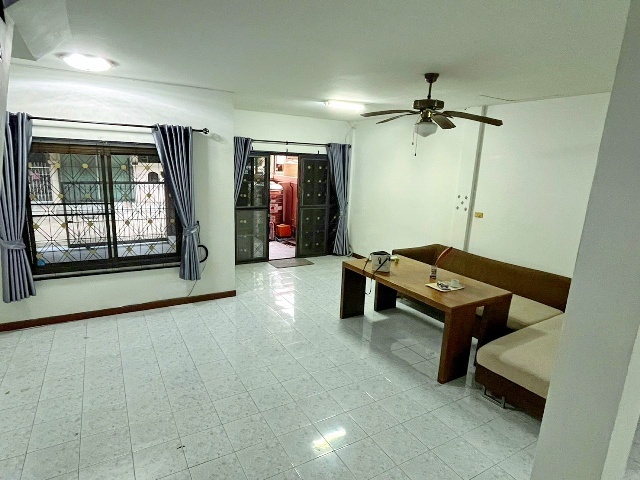 รร.นานาชาติฮีทฟิลด์ 3.9 กม. ให้เช่าทาวน์เฮ้าส์ 2ชั้น 3นอน 2น้ำ 25ตร.วา. 205ตร.ม. MRT ราษฎร์พัฒนา 2กม. 