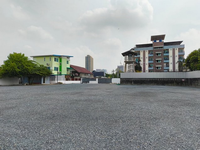 HR2412ให้เช่าที่ดินเปล่า เนื้อที่ 1 ไร่เศษ ซอยพัฒนาการ 20 เหมาะทำเป็นคลังสินค้า ที่จอดรถ เดินทางสะดวก