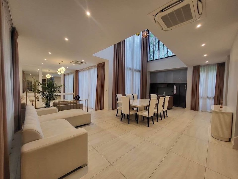 BH3575 | ให้เช่าบ้านเดี่ยว 3 ชั้นสุดหรู พร้อมลิฟต์ วิวสระว่ายน้ำ โครงการ Bugaan Krungthep Kreetha | เลี้ยงสัตว์ได้ | ใกล้รถไฟฟ้าสายสีส้ม