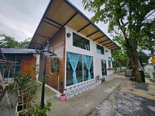 ให้เช่าพื้นที่ทำกิจการร้านค้า เหมาะสำหรับผู้ที่เริ่มต้นทำธุรกิจ ทำเลดีติดหน้าถนนซอยหลักมีหมู่บ้านรายล้อม