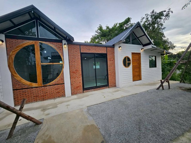 ให้เช่าพื้นที่ทำกิจการร้านค้า เหมาะสำหรับผู้ที่เริ่มต้นทำธุรกิจ ทำเลดีติดหน้าถนนซอยหลักมีหมู่บ้านรายล้อม