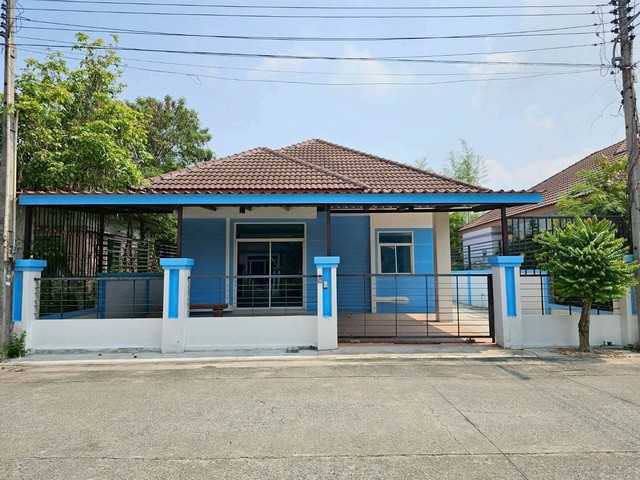 ขายบ้านเดี่ยวพานทองชลบุรีราคาถูก  อบต.หนองหงษ์ พานทอง.  เนื้อที่  50 ตร.ว. ติดถนน สร้างใหม่ 4 เลน 