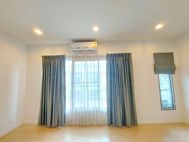 ให้เช่าทาวน์โฮม 3ชั้น ถนนบางนาตราด กม.5 MRT ศรีเอี่ยม 1.1กม. 20ตร.วา.232ตร.ม. ตรงข้าม นานาชาติราฟเฟิลส์