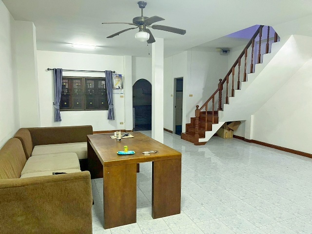 รร.นานาชาติฮีทฟิลด์ 3.9 กม. MRT ราษฎร์พัฒนา 2กม. ให้เช่าทาวน์เฮ้าส์ 2ชั้น 3นอน 2น้ำ 24ตร.วา. 200ตร.ม.