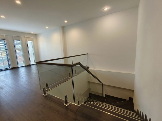 ขายหรือให้เช่า บ้านเดี่ยว 3 ชั้น สุขุมวิท 65 เนื้อที่ 50 ตร.ว. สร้างใหม่ ขายพร้อมผู้เช่า ใกล้ BTS เอกมัย