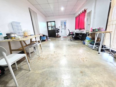 ติดถนนหลัก !! ทำเลดี ที่ดินสวย!!สร้างอพาร์ทเมนท์หรือห้องเช่าได้ กำไรดี!!!ขายบ้าน 2 หลังพร้อมที่ดิน ตำบลเพ อำเภอเมือง จังหวัดระยอง