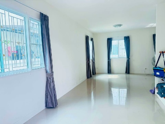 รร.สารสาสน์วิเทศบางบัวทอง 4.1 กม.4 นอน บ้านเดี่ยว 2 ชั้น 50 ตร.วา. 200 ตร.ม.  สะอาด สะดวก ปลอดภัย 2 น้ำ