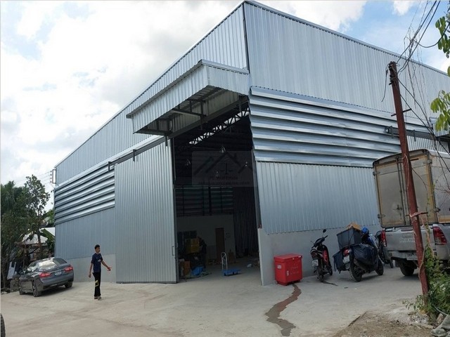 ให้เช่าโกดังพื้นที่ 600 ตรม. และ 650 ตรม. พร้อมออฟฟิศ พระยาสุเรนทร์ 27 รามอินทรา 109 รถ 6 ล้อเข้าได้ 