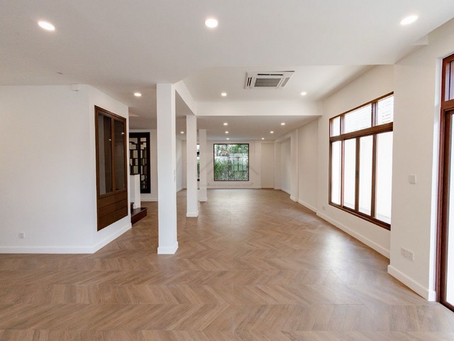 ขายบ้านเดี่ยว 2 ชั้น 90 ตรว. หมู่บ้านสิริทาวารา เลียบด่วนเอกมัย-รามอินทรา รีโนเวทใหม่ทั้งหลัง ติด Crystal Park ใกล้จุดขึ้นลงทางด่วน