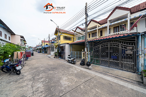 ขาย ทาวน์เฮาส์ 2 ชั้น 2 หลังติด หมู่บ้านเพชรเกษม 4 เนื้อที่รวม 32 ตร.ว. ถนนเลียบคลองทวีวัฒนา พุทธมณฑล สาย 3