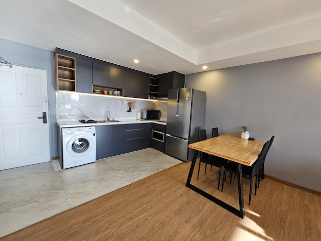 Monterey Place Sukhumvit 16 spacious safe clean 10th floor BTS Asoke