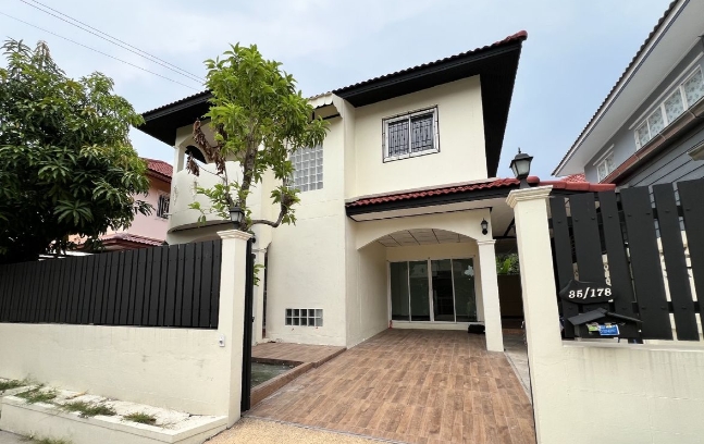 ขายบ้านเดี่ยว เพชรเกษม 69 ใกล้เดอะมอลล์บางแค 3 ห้องนอน 2 ห้องน้ำ 