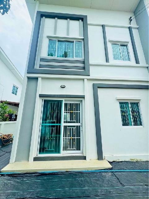 บ้านเดี่ยว 2 ชั้น 50 ตร.วารร.สารสาสน์วิเทศบางบัวทอง 4.1 กม.4 นอน  200 ตร.ม.  สะอาด สะดวก ปลอดภัย 2 น้ำ