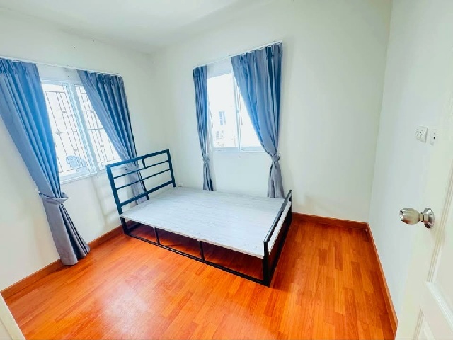 บ้านเดี่ยว 2 ชั้น บางบัวทอง 4.1 กม.รร.สารสาสน์วิเทศ MRT คลองบางไผ่ 3.2 กม. 4 นอน  52 ตร.วา. 204 ตร.ม.  สะอาด สะดวก ปลอดภัย 2 น้ำ