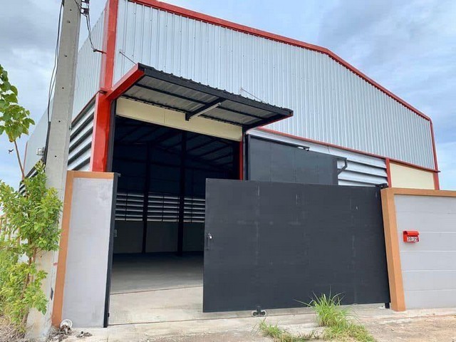  ให้เช่าโกดัง 100 ตารางวา พื้นที่ใช้สอย 225 ตรม. เลียบคลองสี่วา คอกกระบือ อ.เมือง, สมุทรสาคร