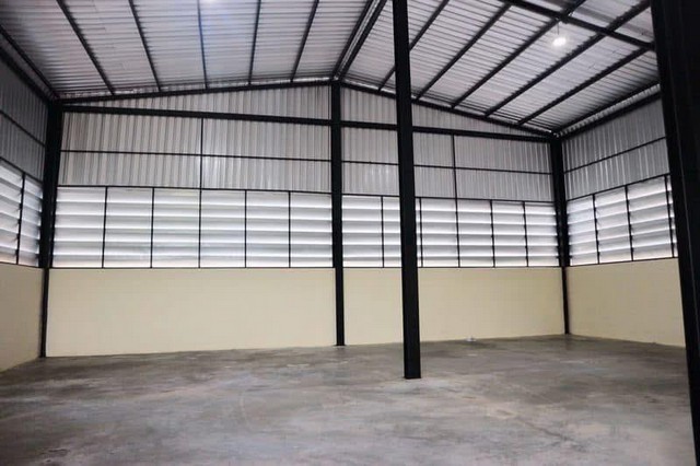 ให้เช่าโกดัง 100 ตารางวา พื้นที่ใช้สอย 225 ตรม. เลียบคลองสี่วา คอกกระบือ อ.เมือง, สมุทรสาคร