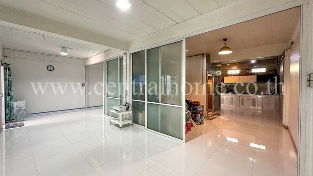 R1 ทาวน์เฮ้าส์ พูลผล ซ.วัดลาดสนุ่น ลำลูกกา - คลอง 1 ตีทะลุ 2 หลัง