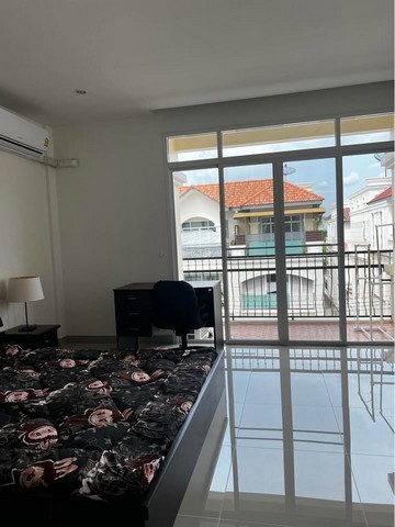 ให้เช่าทาวโฮม 3 ชั้น ใกล้เดอะมอลล์บางกะปิ หลังมุม หมู่บ้าน ศิรินโฮมลาดพร้าว 101 ซอย 42