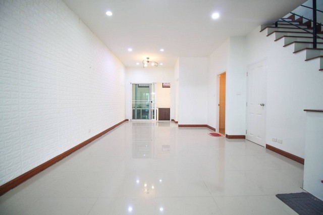 ขายทาวน์โฮม 3 ชั้น ม.วิวาเรี่ยม พระราม 2 - พุทธบูชา 36 พร้อมอยู่