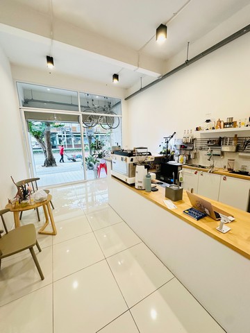 ขาด่วนๆ อาคารพาณิชย์ ติดถนนใหญ่ลาดหญ้า ใกล้วงเวียนใหญ่ Icon Siam