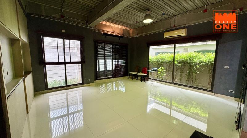 ขายบ้านหรู 3 ชั้น หลังมุม โซล เอกมัย ลาดพร้าว Soul Ekkamai Ladprao, modern loft style ใกล้ Town in Town, รร.บดินทร์เดชา