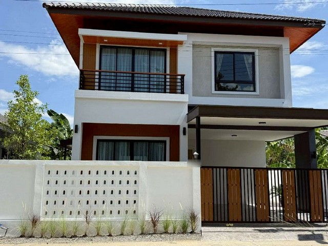 บ้านสร้างใหม่ สไตล์โมเดิร์น ทำเลดี ใกล้กาดฝรั่ง หางดง 