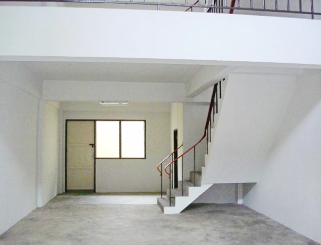 ตลาดโกสุมรวมใจ 1.5 กม. MRT แจ้งวัฒนะ 14 2.4 กม.ให้เช่าอาคาร  3ชั้น มีดาดฟ้า 20ตร.วา. 220ตร.ม.ติดถนนใหญ่  รร.เทคนิคดอนเมือง 2.3 กม.