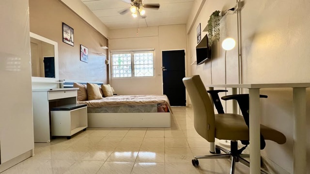 ตลาดเซฟวันโก BTS แยก คปอ.3.8 กม.ให้เช่าบ้าน หลังมุม  50 ตร.วา.200 ตร.ม. รร.นานาชาติฮาร์โรว์ 5.5 กม. มีที่จอดรถ10คัน  พร้อมเฟอร์