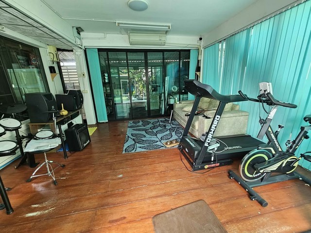 ให้เช่าบ้านเดี่ยวหมู่บ้านมัณฑนา เลค วัชรพล ใกล้ทางด่วนรามอินทรา-อาจณรงค์  โครงการมีทะเลสาบ ย่านสุขาภิบาล5 ใกล้ตลาดวงศกร และ ตลาดออเงิน