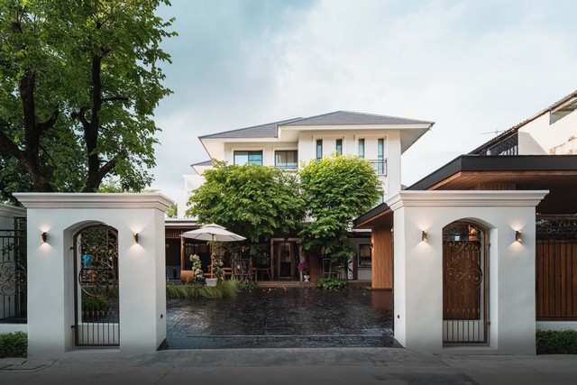 ขายบ้านเดี่ยว3ชั้น11นอนย่านรามอินทราวัชรพลเลียบด่วนสุขาภิบาล5พร้อมสระว่ายน้ำพร้อมอยู่