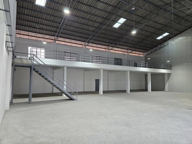 ให้เช่าโกดัง 865 ตรม. พร้อมสำนักงานและที่จอดรถ พุทธมณฑลสาย 4 อ้อมน้อย กระทุ่มแบน