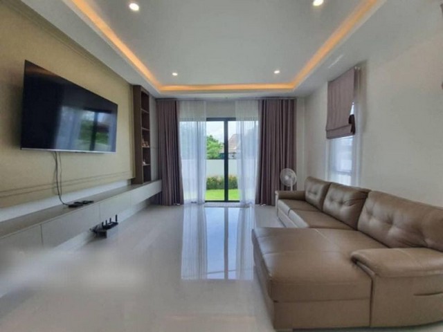 บ้านสร้างใหม่ 2 ชั้น สไตล์โมเดิร์น ทำเลดี แปลงมุม สันกำแพง