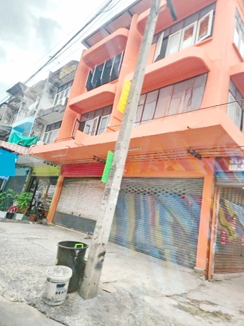 MRT แจ้งวัฒนะ 14 2.4 กม.ตลาดโกสุมรวมใจ 1.5 กม. ให้เช่าอาคาร  3ชั้น มีดาดฟ้า 20ตร.วา. 220ตร.ม.ติดถนนใหญ่  รร.เทคนิคดอนเมือง 2.3 กม.