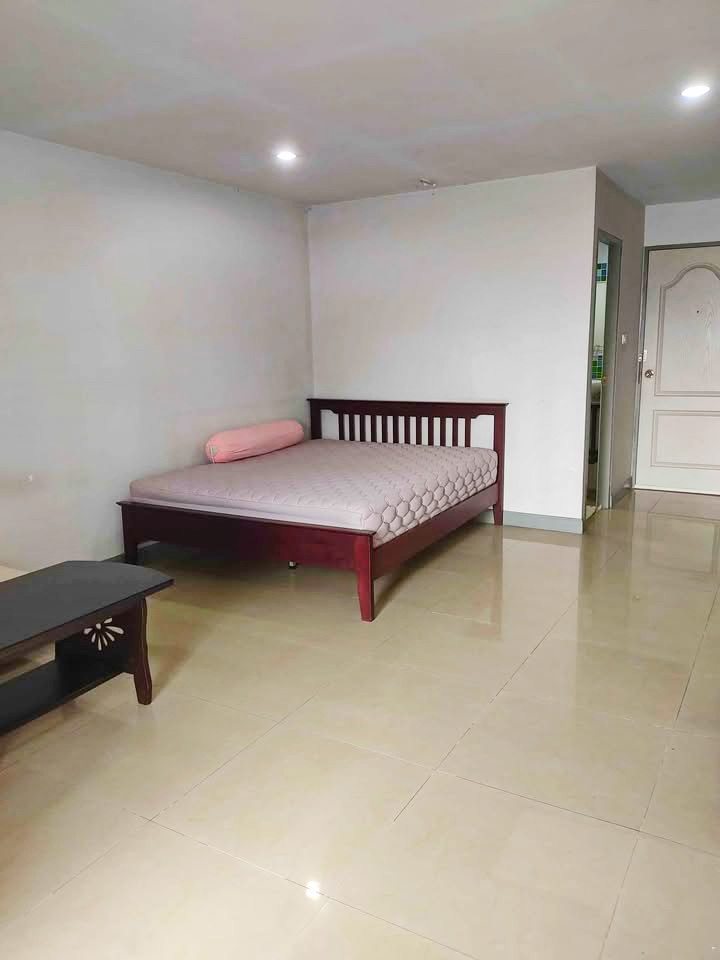 BTS บางจาก 1 กม.ให้เช่าคอนโด รีเจ้นท์ โฮม ชั้น3  รีเจ้นท์ โฮม1-4  32ตร.ม.1นอน พร้อมเฟอร์  รร.นานาชาติเวลล์ส 700 ม. ตลาดพระโขนง 1.5 กม.