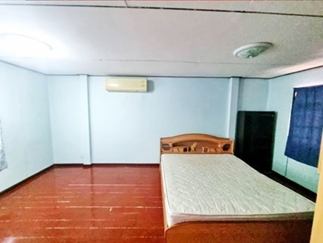 ย่านรัชดาบ้านเดี่ยว 2 ชั้น 45 ตร.วา.200 ตร.ม.2 น้ำ 3 แอร์  ห้วยขวาง พร้อมเฟอร์ รร.นานาชาติเคไอเอส 900 ม.4 นอน