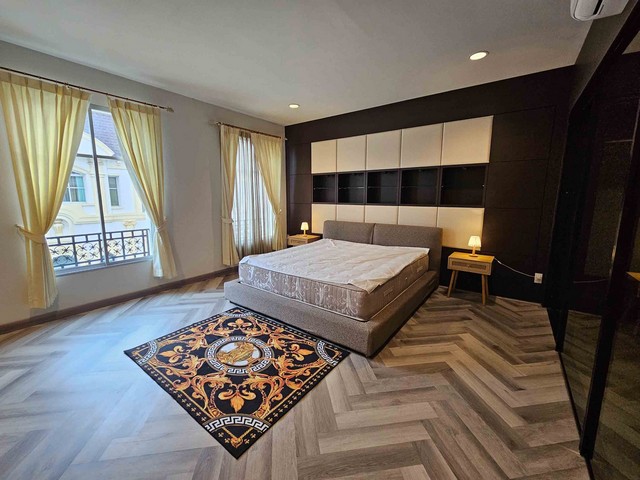 ให้เช่าทาวน์โฮม 3 ชั้นครึ่ง บ้านกลางกรุง แกรนด์เวียนนา พระราม 3 พื้นที่ใช้สอย 425 ตรม. เดินทางสะดวก