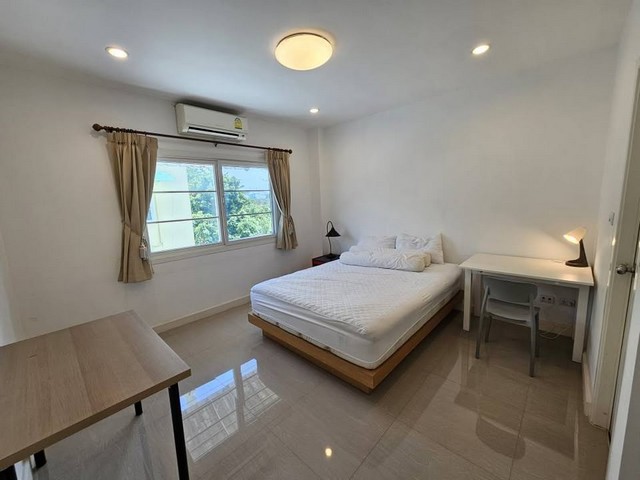 ให้เช่า ทาวน์เฮ้าส์ หลังมุม URBAN SATHORN มีสวนในตัว พื้นที่ 48 ตรว เฟอร์นิเจอร์ครบ  ใกล้ BTS บางหว้า