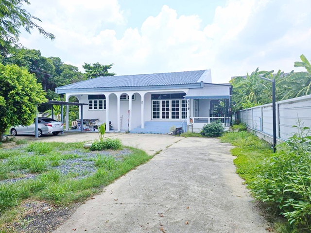 มหาวิทยาลัยรังสิต 3.8 กม. ให้เช่าบ้านใหญ่ เกือบไร่ 325ตร.วา. BTS แยก คปอ. 2.4 กม.1,105 ตร.ม. 5นอน ตลาดสี่มุมเมือง 1.9 กม.