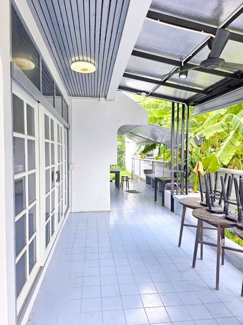 มหาวิทยาลัยรังสิต 3.8 กม. ให้เช่าบ้านใหญ่ เกือบไร่ 325ตร.วา. BTS แยก คปอ. 2.4 กม.1,105 ตร.ม. 5นอน ตลาดสี่มุมเมือง 1.9 กม.