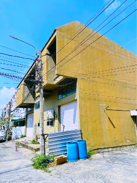 ให้เช่าทาวเฮ้าส์ 2 ชั้น 2คูหาตีทะลุกัน 54 ตร.วา.MRT โชคชัย4 1.2 กม.450 ตร.ม. 4นอน 2น้ำ  ม.ราชภัฏจันทรเกษม 2.2 กม. ซ.ลาดพร้าววังหิน 4-12