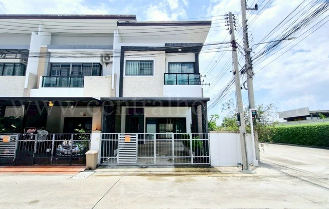 ทาวน์โฮม ลิฟวิ่ง เรสซิเดนซ์ รังสิต - ราชพฤกษ์ หลังมุม