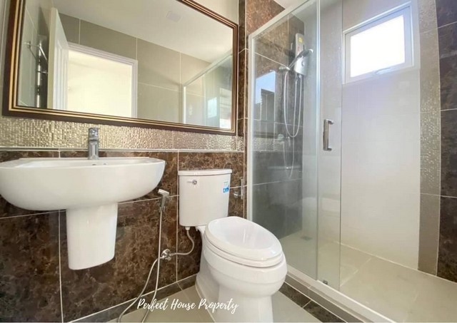 HR2417ขายบ้านแฝดสไตล์อังกฤษ หมู่บ้านโกลเด้น นีโอ 2 รามอินทรา-วงแหวน ใกล้ถนนวงแหวนรอบนอก