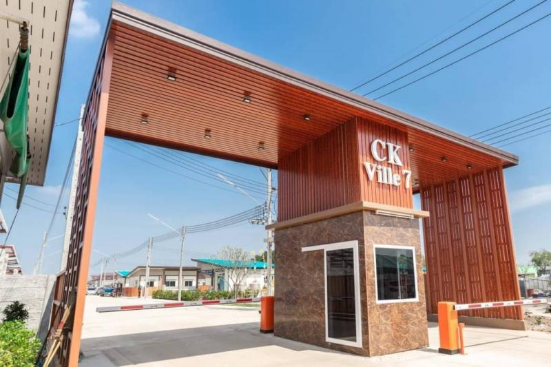 ขายบ้านเเฝด หมู่บ้าน ck ville 7 ห่างถนนพระราม2 เพียง 5กม. จังหวัดสมุทรสาคร