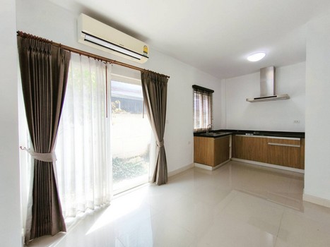 ทาวน์เฮาส์ 2 ชั้น โครงการ TOWN AVENUE ต.พลายชุมพล อ.เมืองพิษณุโลก